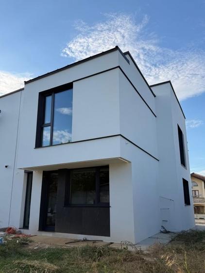 Casă individuală cu 4 camere cu Canalizare în Exterior Est