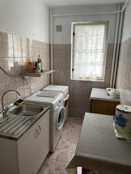 Apartament cu 2 camere semidecomandat, mobilat în Podu Roș