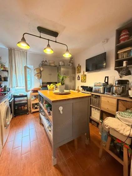 Apartament cu 3 camere semidecomandat în Bucovina