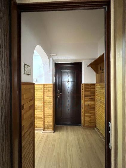 Apartament cu 3 camere decomandat, mobilat în Micro 13