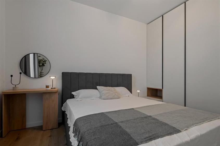 Apartament cu 3 camere decomandat, mobilat în Berceni