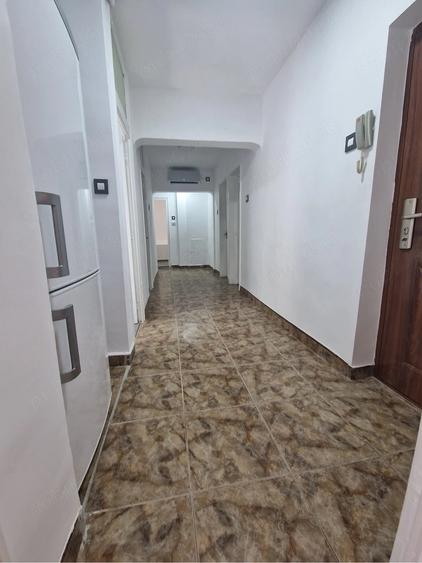Apartament cu 3 camere decomandat în Pantelimon
