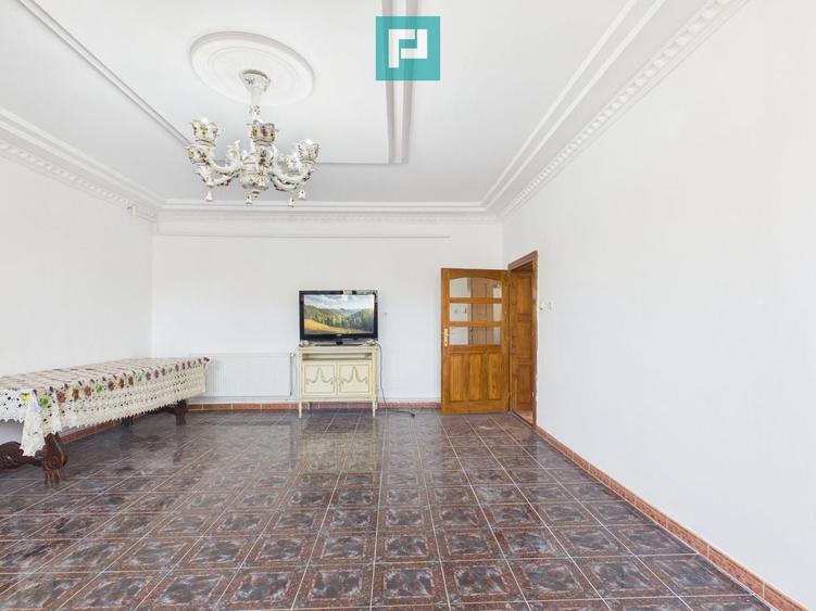 Casă individuală cu 5 camere cu Canalizare în Pârneava
