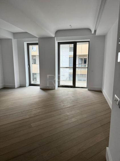 Apartament cu 3 camere semidecomandat în Iancu Nicolae