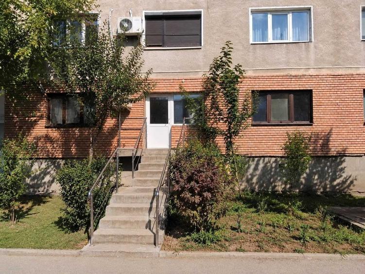 Apartament cu 2 camere decomandat în Gura Văii
