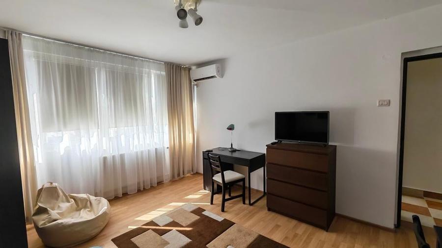 Apartament cu 2 camere decomandat în Cantemir