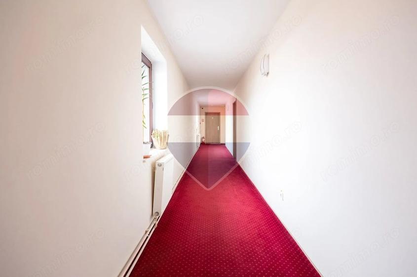Casă cu 13 camere cu Teren 869 Mp în Central