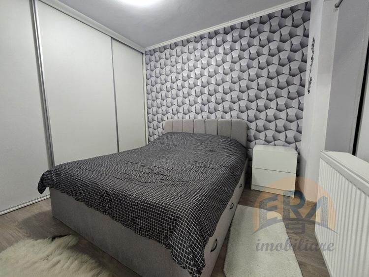 Apartament cu 3 camere semidecomandat, mobilat în Rogerius