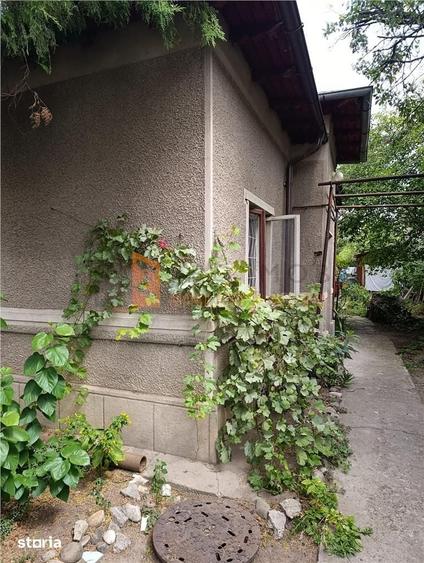 Casă cu 3 camere decomandat cu Teren 418 Mp în Central