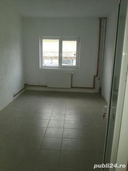 Casă cu 4 camere cu Teren 2000 Mp în Văleni