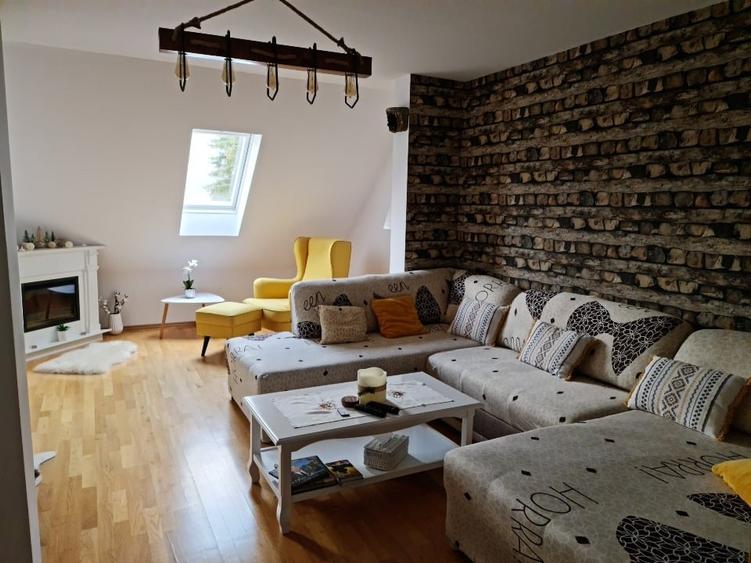 Apartament cu 4 camere decomandat, mobilat în Furnica