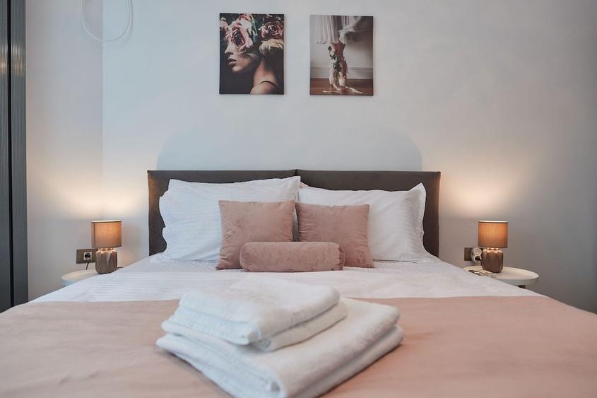 Apartament cu 3 camere decomandat în Mamaia-Sat