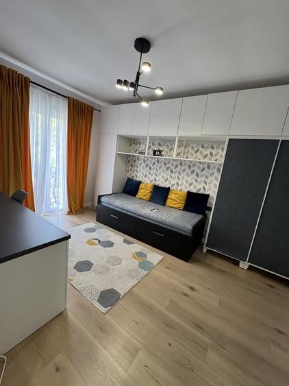 Apartament cu 3 camere decomandat în Tunari