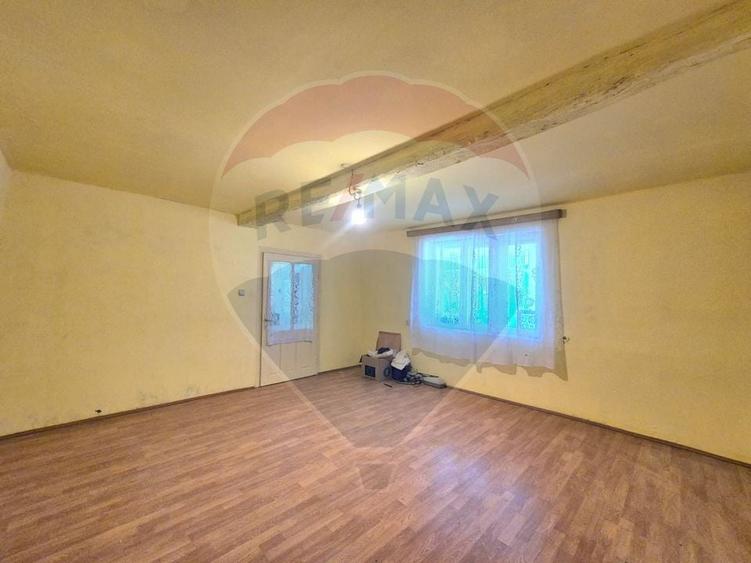 Casă individuală cu 3 camere cu Teren 1440 Mp în Central