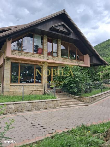 Casă cu 5 camere cu Teren 3645 Mp în Central