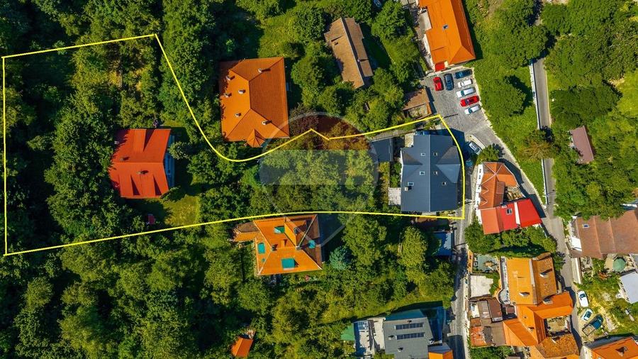 Casă individuală cu 24 camere cu Teren 3140 Mp în Schei