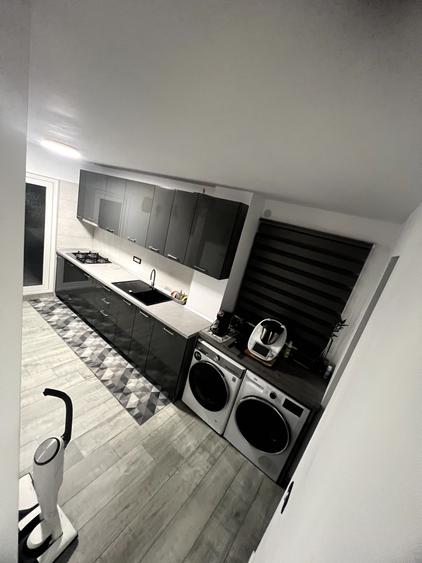 Apartament cu 4 camere decomandat în Central
