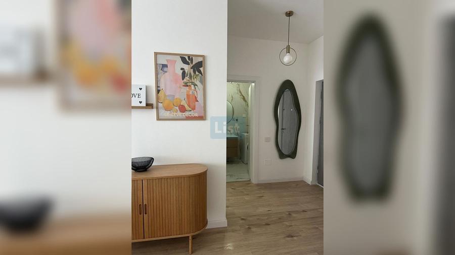 Apartament cu 2 camere semidecomandat, mobilat în Florești