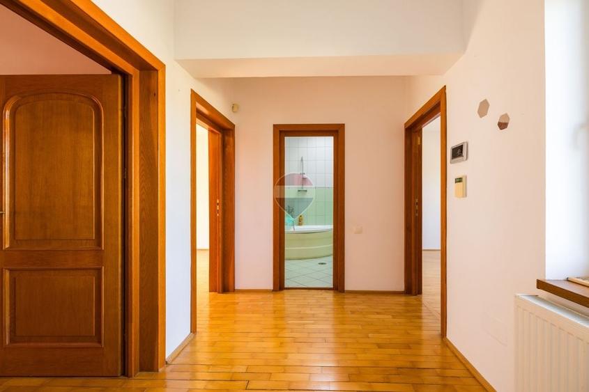 Casă individuală cu 4 camere cu Teren 700 Mp în Dârste