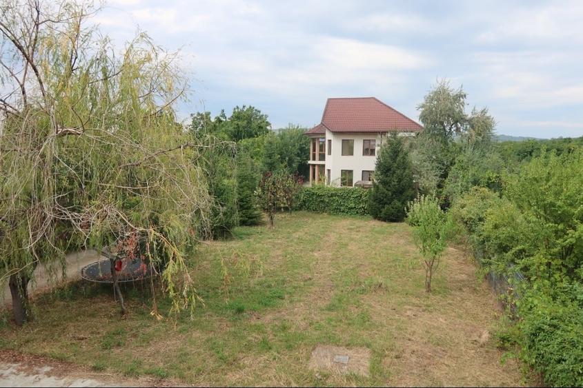 Casă individuală cu 5 camere cu Teren 1141 Mp în Rachieri
