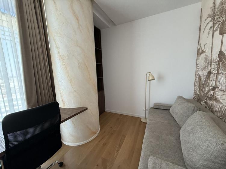 Apartament cu 3 camere semidecomandat, mobilat în Nord