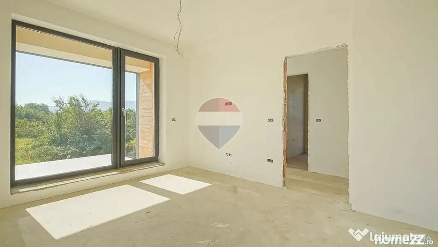Casă cu 4 camere cu Teren 538 Mp în IAR
