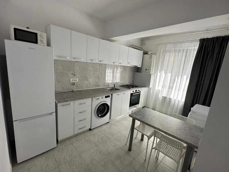 Apartament cu 2 camere decomandat, mobilat în Aurel Vlaicu