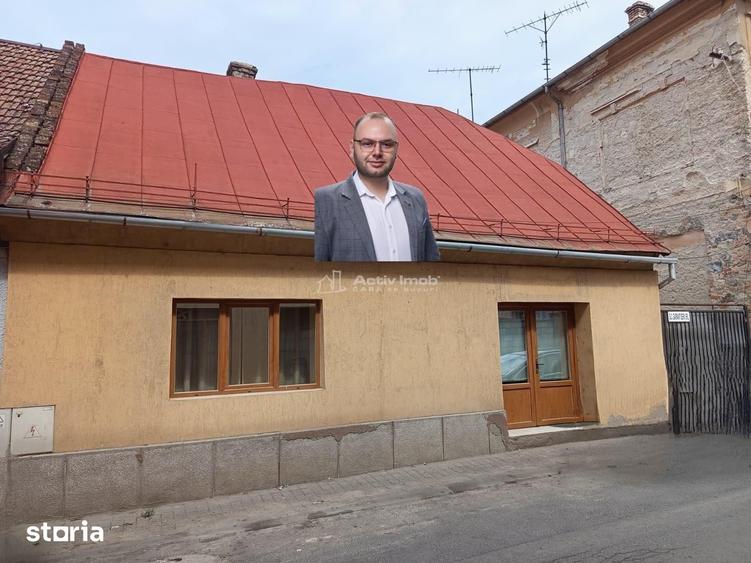Casă cu 7 camere cu Teren 243 Mp în Central