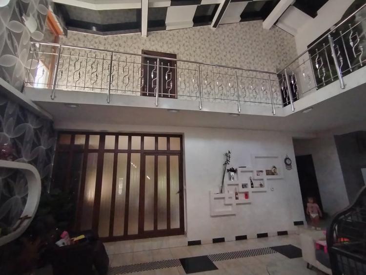Casă individuală cu 7 camere cu Teren 527 Mp în Preajba