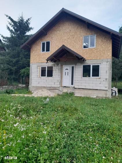 Casă cu 3 camere cu Teren 400 Mp în Moroeni