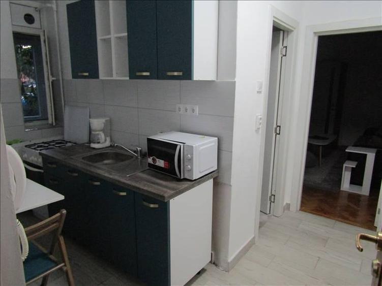 Apartament de închiriat – Zona Cedonia, etaj 1/4 - 6