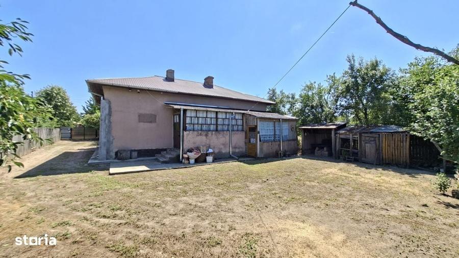 Casă cu 3 camere în Teiu