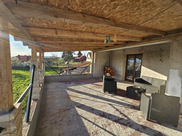 Casă cu 5 camere cu Teren 463 Mp în Hărău