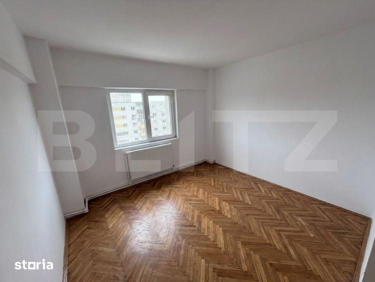 Apartament cu 4 camere decomandat în Micro 16