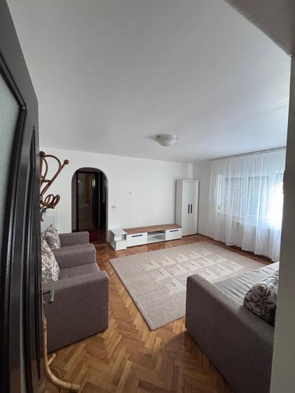 Apartament cu 2 camere semidecomandat în Micro 16