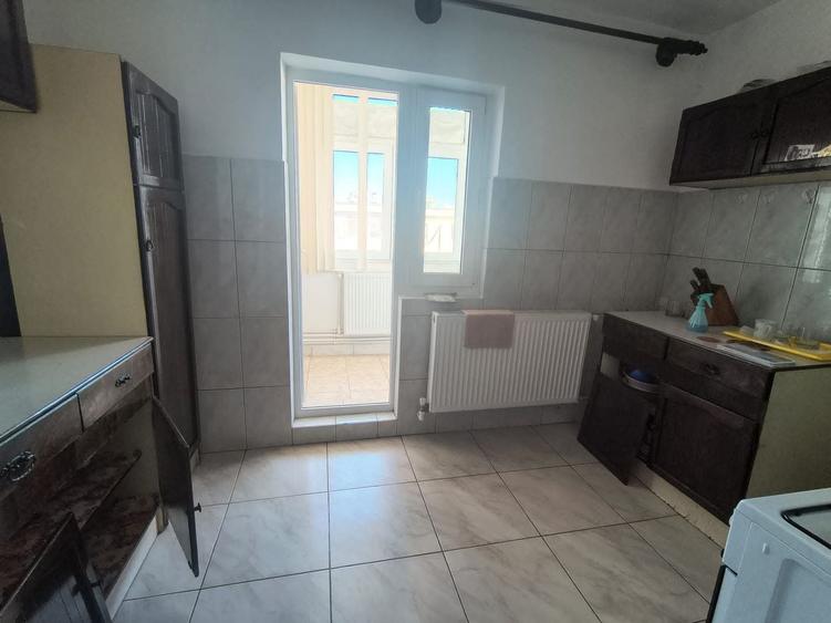 Apartament cu 3 camere decomandat în Dacia