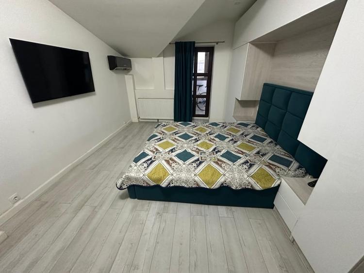 Apartament cu 3 camere decomandat, mobilat în Rovine
