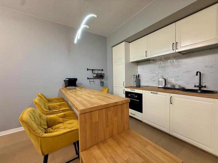 Apartament cu 3 camere decomandat, mobilat în Băneasa
