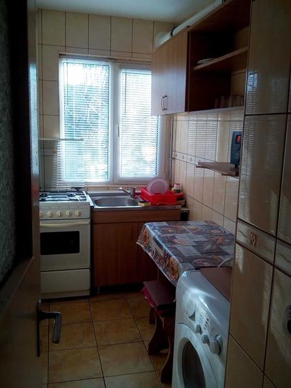 Apartament cu 4 camere semidecomandat în Inel II