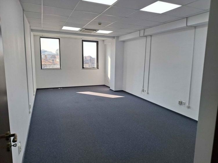 Birou, de 450 mp, în Ultracentral