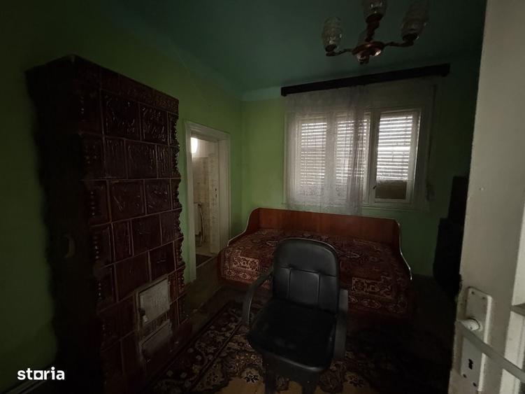 Casă cu 4 camere în Sântion