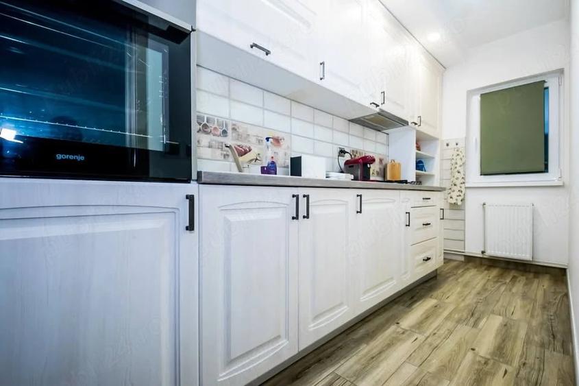 Apartament cu 3 camere decomandat în Girocului