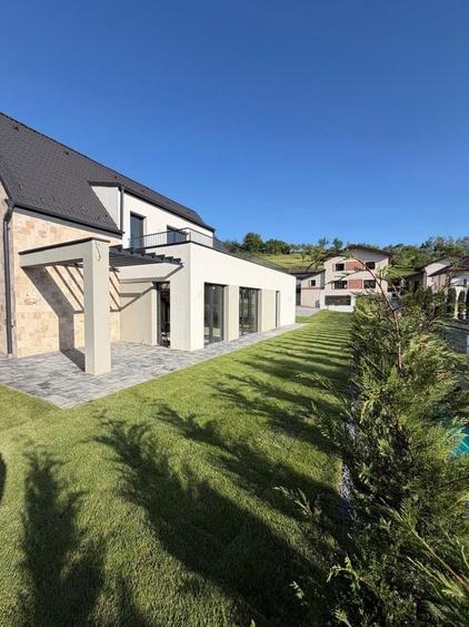 Casă cu 4 camere cu Teren 800 Mp în Feleacu