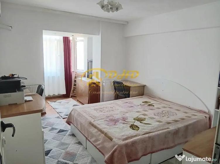 Apartament cu 3 camere decomandat în Păcurari