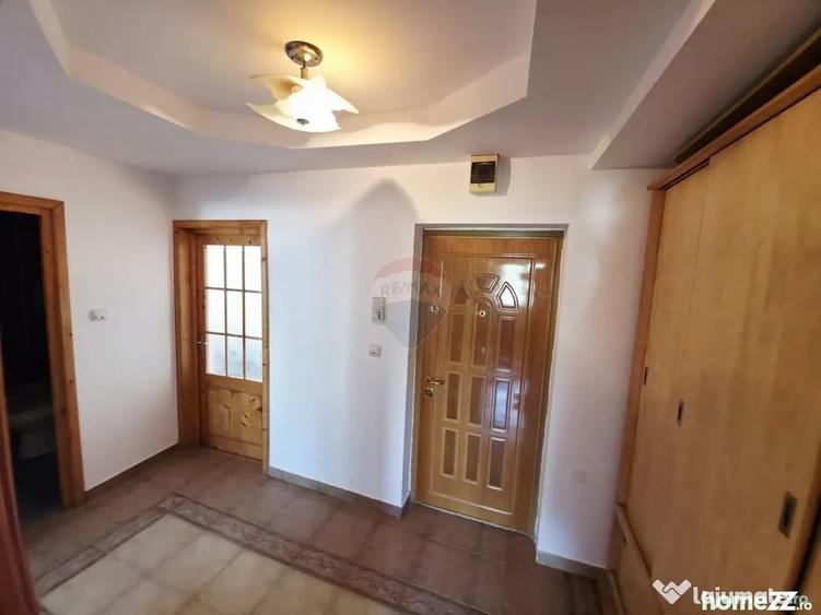 Apartament cu 2 camere decomandat în 1 Mai