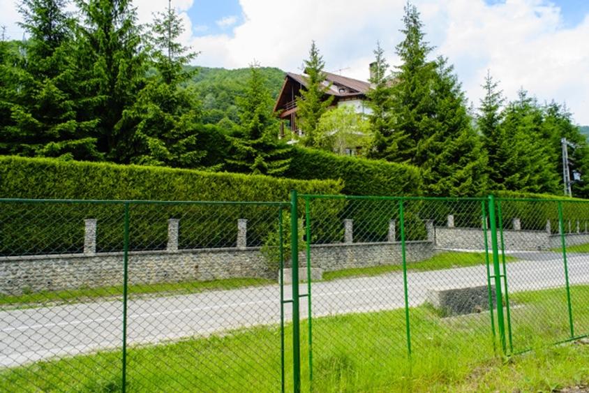 Casă individuală cu 22 camere cu Teren 5000 Mp în Malaia