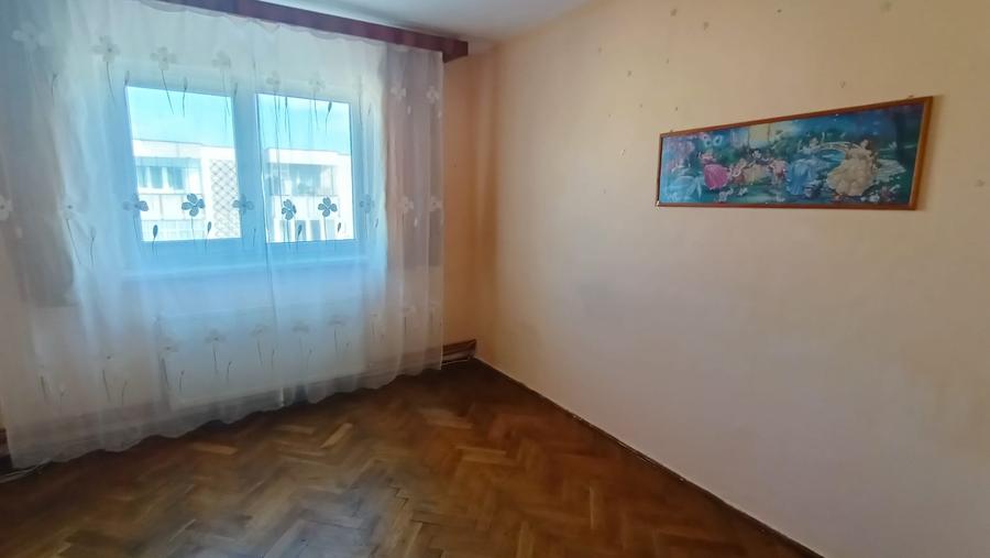 Apartament cu 4 camere decomandat în 1848