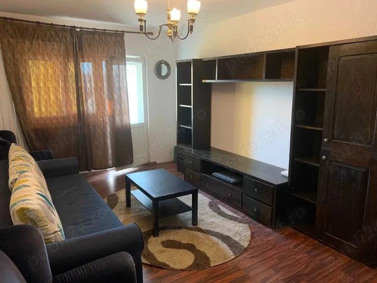 Apartament cu 3 camere decomandat, mobilat în Dacia