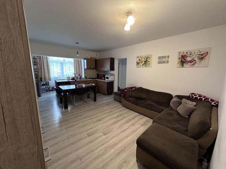 Apartament cu 3 camere decomandat în Dumbrăvița