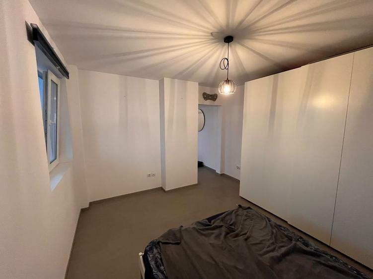 Apartament cu 3 camere semidecomandat, mobilat în Victoriei